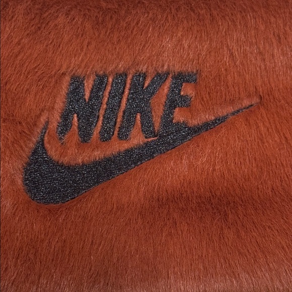 Nike Women's Faux Fur Warm Headband - Picture 2 of 5